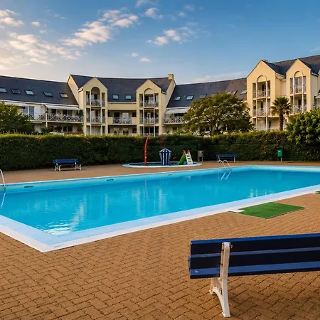 With Terrace Swimming Pool And Parking Guérande